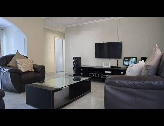 4 BEDROOM HOUSE FOR SALE IN ESCOMBE